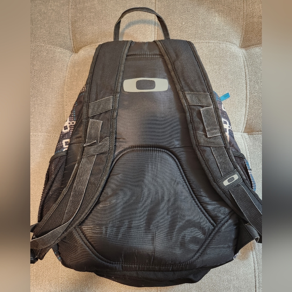 Oakley Backpack - Picture 2 of 3